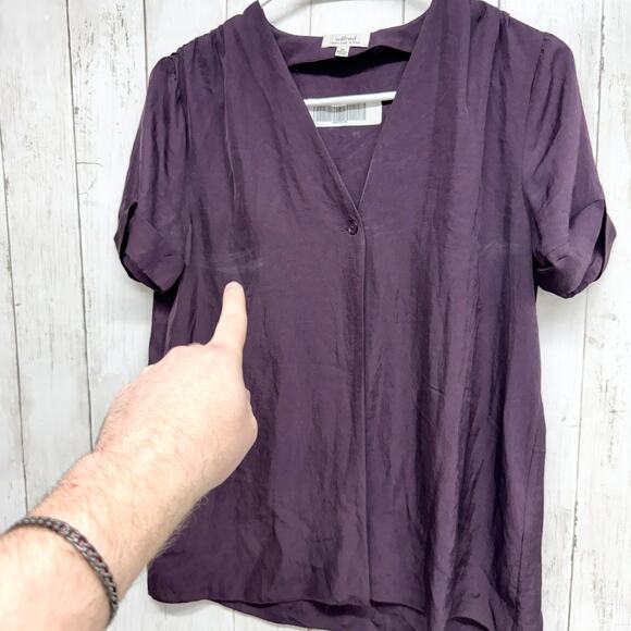 Wilfred Top Women Size XS Plum Vneck Button Short Sleeve Blouse Cuff Sleeves - Picture 3 of 8
